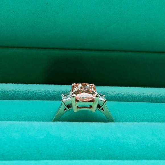 14k White Gold Radiant Cut Lab-Grown Diamond Ring 3.00CT Fancy Vivid Pink. - Picture 3 of 5